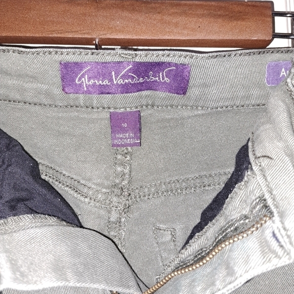 Gloria Vanderbilt Size 10 green jeans - Picture 3 of 6